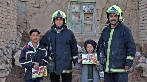 2 کودک مشهدی فرشته نجات خانه در حال سوختن + عکس