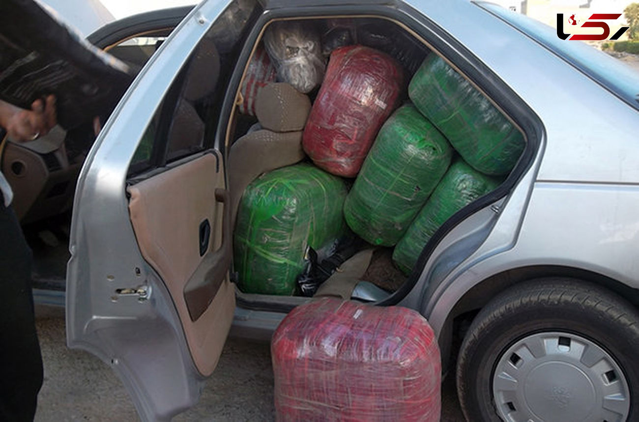 توقیف خودروی پژو 405 حامل پوشاک قاچاق