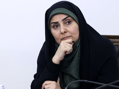 غرور بچگانه خانم وزیر! / اگر ماشین هم نبود تا تهران پیاده می آمد!