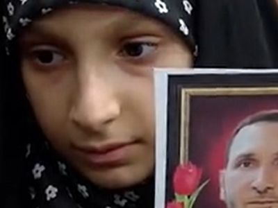 فیلم بی‌تابی دختر سردار شهید جواد پور رجبی و خواب او که منجر به پیدا شدن پیکر بابا شد