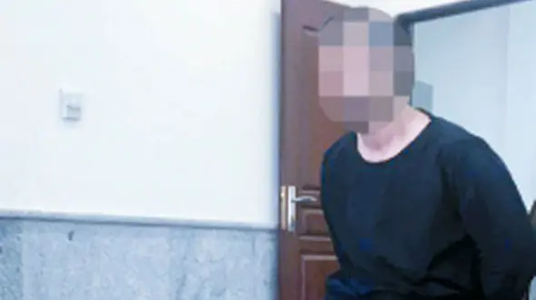 راز عکس های یادگاری مرد شیطان صفت با مقامات کشوری چه بود؟/این مرد زنان را به خانه اش می کشاند و....+عکس