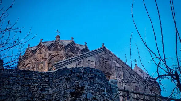 در دل کوه ها و در کنار رود ارس ؛ سفر به کلیسای پر رمز و راز سنت استپانوس در جلفا + فیلم