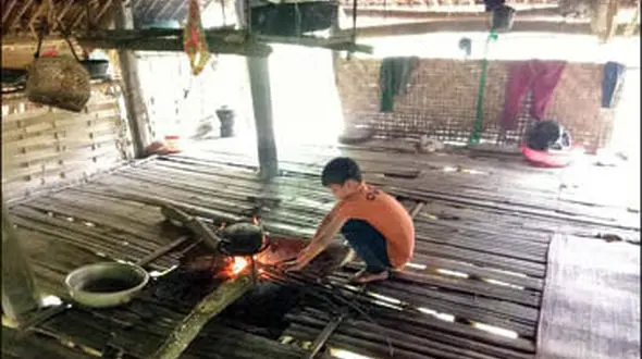 سرگذشت تلخ پسر10 ساله ای که به تنهایی زندگی می کند+عکس