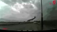 فیلم کوتاه لحظه سقوط یک هواپیمای مسافربری در توفان شدید