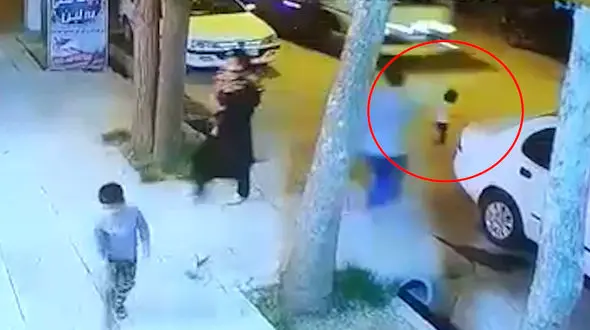 فیلمی که مو به تن سیخ می کند! / نجات کودک از مرگ توسط مرد سمیرمی