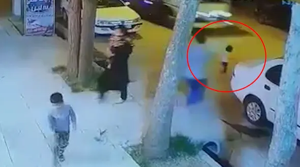 فیلمی که مو به تن سیخ می کند! / نجات کودک از مرگ توسط مرد سمیرمی