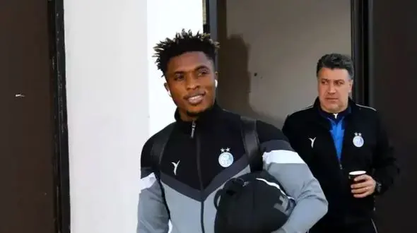 حضور عجیب مهاجم استقلال در رختکن النصر! فیلم