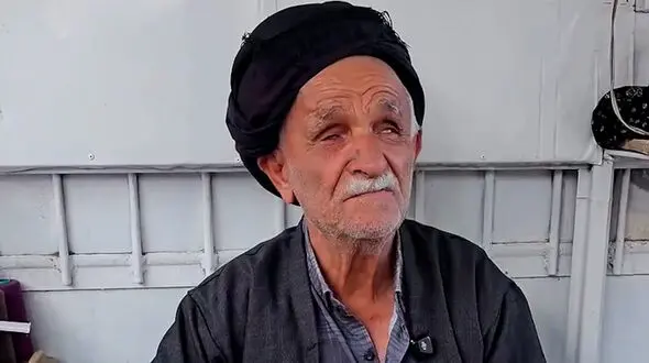 فیلم / معجزه انگشتان مرد نابینا در دکه سپید پاوه