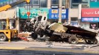تصادف وحشتناک کامیون در چهارراه به دلیل خواب آلودگی راننده + فیلم
