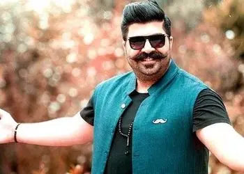 نگاهی به کت خاص بهنام بانی با رنگ منحصر به فرد و متفاوتش/ به استایلش از 10 تا 20 چند میدین؟+عکس