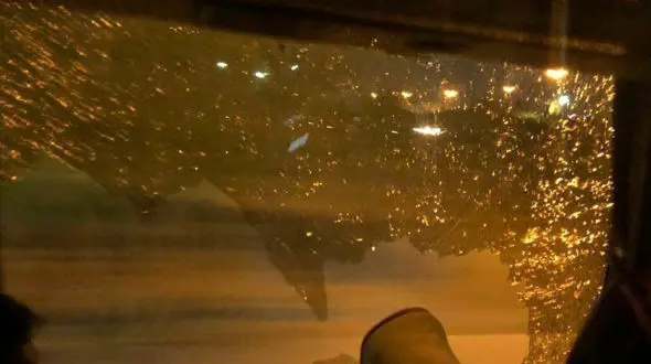 فوری / حمله به اتوبوس بازیکنان پرسپولیس + عکس 