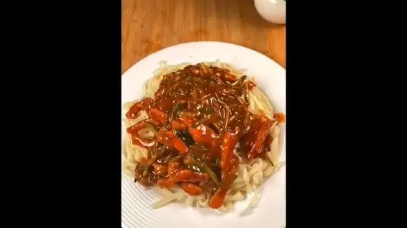 پاستای مرغ و سبزیجات ناهار امروز + فیلم