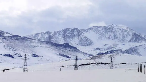 حرکت کردن کوه در کوهرنگ / جاده ها در هم پیچیدند