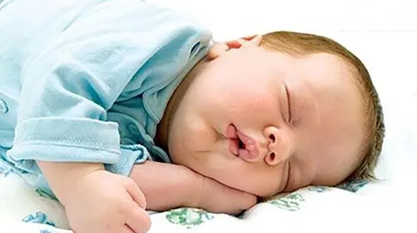 چگونگی مراقبت از نوزاد در 10 روز اول / باید مواظب چه چیزهایی باشیم؟