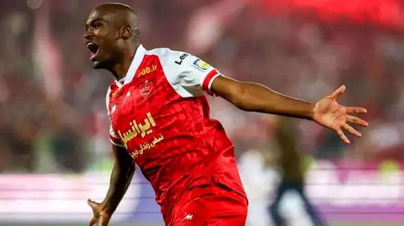 دلبری عبدالکریم حسن از پرسپولیسی ها با قلب قرمز!