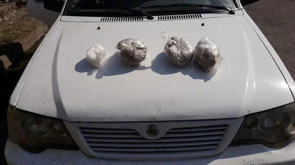 کشف نزدیک به ۵ کیلو گرم  موادمخدر از یک دستگاه خودروی سواری در مرند /توزیع کننده دستگیر شد