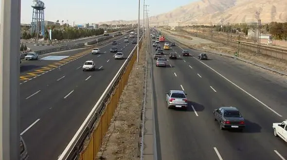 ببینید / از خودگذشتگی یک راننده در مواجهه با خودروی ترمز بریده در اتوبان + فیلم