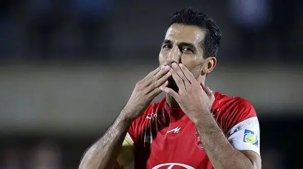 از پرسپولیس رفتم تا به زندگی‌ام سر و سامان بدهم/ پرسپولیسی‌ها آن‌قدر قوی هستند که جای خالی من احساس نمی‌شود