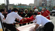نجات معجزه آسای کارگر سقوط کرده از ساختمان / در ساری رخ داد + عکس
