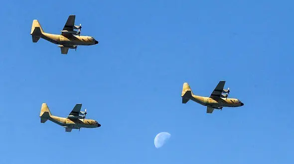 3 هواپیمای هرکولس‌ ارتش با بمب‌های 2000 پوندی + عکس 