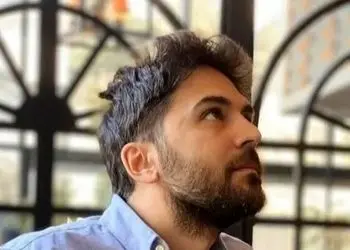 عکس ها / نگاهی به چیدمان جذاب خانه پاشا رستمی با چیدمان خوشرنگ و حیاطی که نمیشه ازش دل کند/ میبینین خونه‌اش هم مثل خودش خاص و البته مرموزه ...