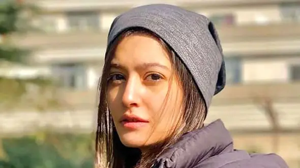 تصاویر/ سلفی‌های آسانسوری ساحل پوست شیر با کلاه‌های متنوع!