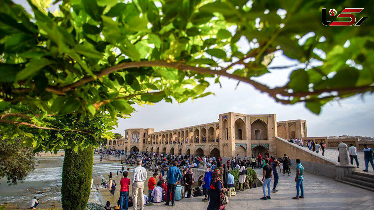 سقوط 2 کودک بازیگوش از پل خواجو به زاینده رود