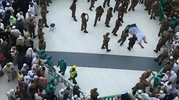  اولین عکس از خودکشی مرد عراقی در مسجدالحرام + جزییات
