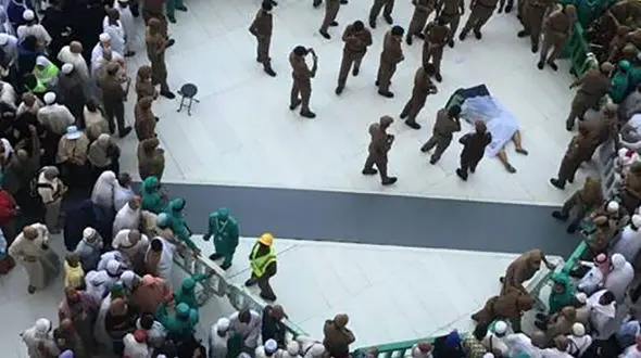  اولین عکس از خودکشی مرد عراقی در مسجدالحرام + جزییات
