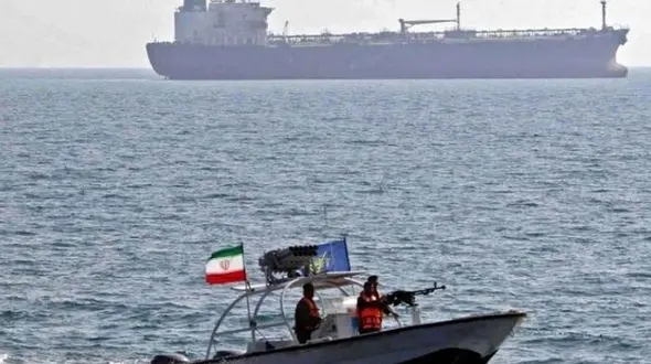 ایران سه کشتی کانتینری را در تنگه هرمز توقیف کرد