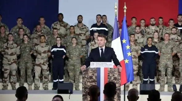 مکرون: در جنگ خاورمیانه درگیر نمی‌شویم