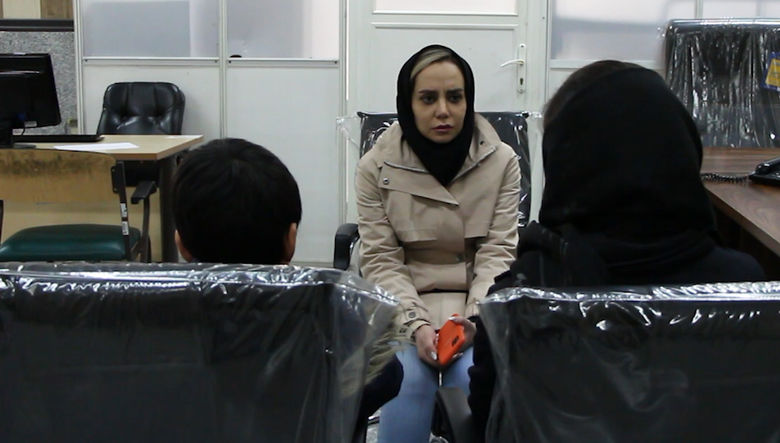 فیلم گفتگوی اختصاصی با دختر و پسر عامل حمله به سفارت آذربایجان در تهران / سکوت سفارت در خروج غیرقانونی مادر خانواده