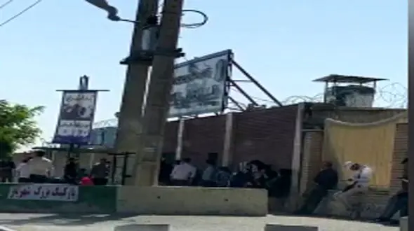 معطلی کارآموزها مقابل راهنمایی و رانندگی غرب تهران + فیلم