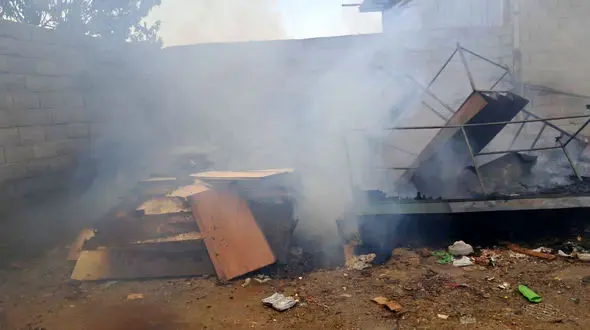 فیلم آتش‌سوزی مهیب در کارگاه بازیافت چهاردانگه / شعله‌ها دو ملک را در کام خود کشیدند