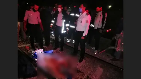 16+ / عکس های دلخراش از خودکشی جوان تهرانی زیر ریل قطار 