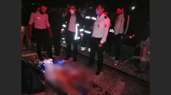 16+ / عکس های دلخراش از خودکشی جوان تهرانی زیر ریل قطار 