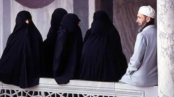 اشتقیاق عجیب زنان این کشور به چند همسری ! / این زنان خودشان آستین بالا می زنند !