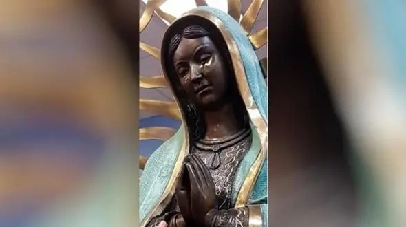 مجسمه ای که اشک می ریزد