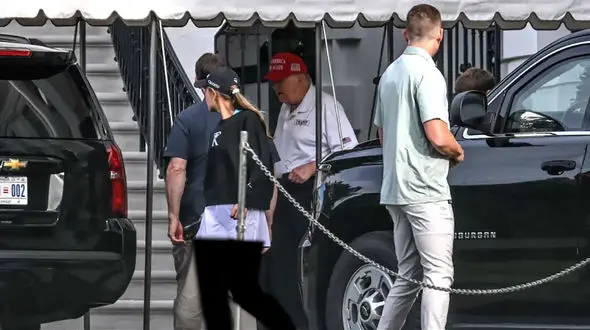 چه زمانی معاون ترامپ دولت را به دست می‌گیرد؟ حضور ترامپ در گلف شایعات را پایان نداد