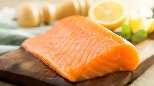 5 ماده غذایی مفید برای پوست و مو