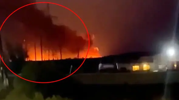 فیلم آتش گرفتن انبار مهمات در روسیه 