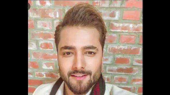 فیلم لحظه خواستگاری خواننده ماکان بند از خانم بازیگر در سریال تلوزیونی