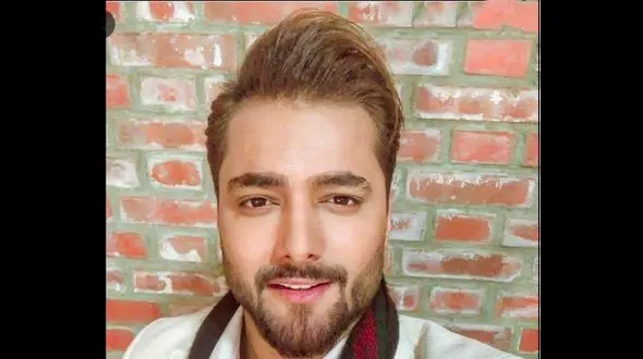 فیلم لحظه خواستگاری خواننده ماکان بند از خانم بازیگر در سریال تلوزیونی