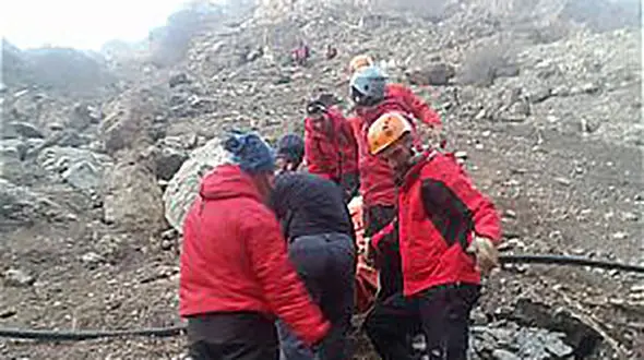 نجات معجزه آسا پس از سقوط 50 متری درون دره های توچال 