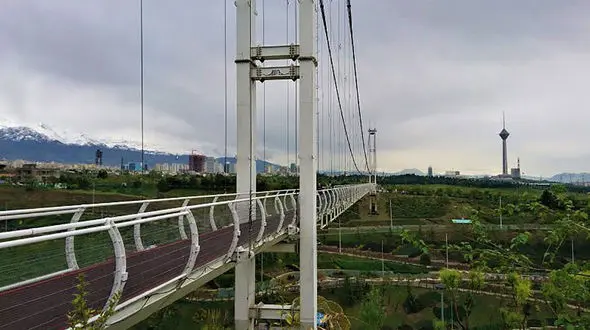 پل معلق آسمان در قلب تهران / عکس
