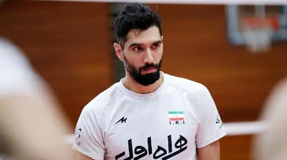 محمد موسوی و همسر و فرزندانش