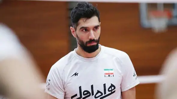 محمد موسوی و همسر و فرزندانش