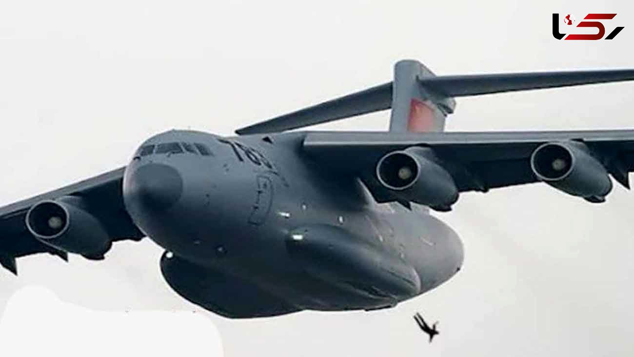 عکسی وحشتناک تر از فیلم سقوط افغان ها از هواپیما ! / جهان تکان خورد !