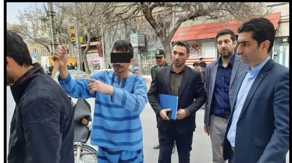 جنایت وحشتناک در میدان عسکریه مشهد / روده های پسر جوان از شکمش بیرون ریخت + عکس بازسازی صحنه جرم