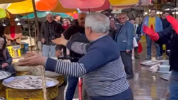 فیلم آواز باشکوه پیرمرد نایب صادق بوقی چه رقص دالام دیمبویی کرد فقط اونی که رو موتور گردن زد